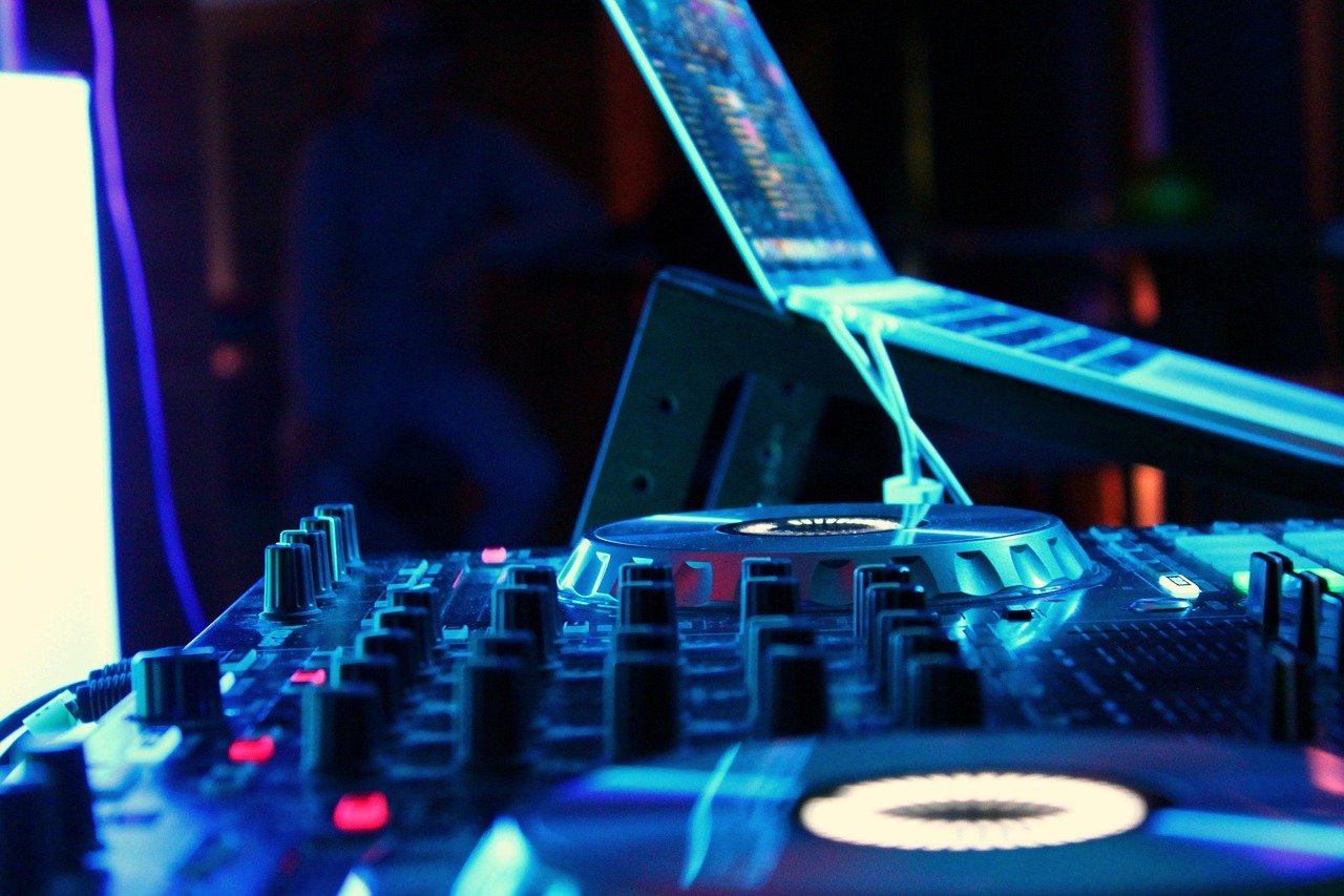 Animation DJ et matériel showcase
